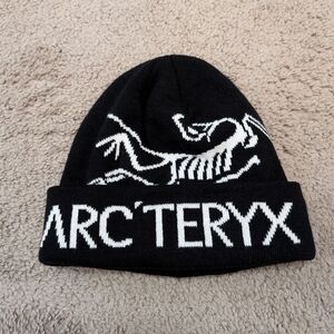 Arc'teryx Black and White Logo Beanie (NWOT)